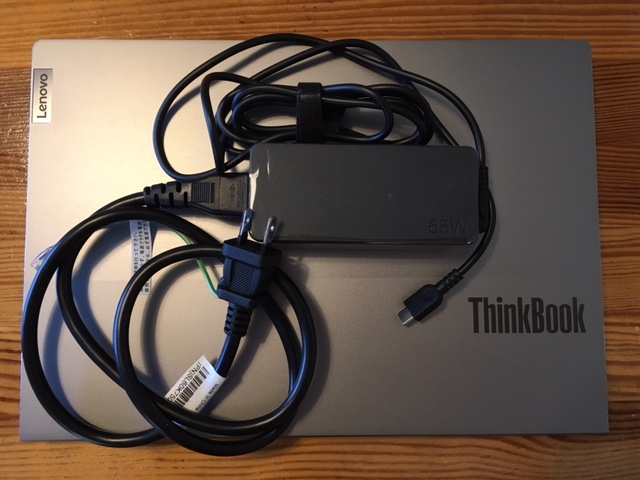 Lenovo ThinkBook 13s gen2の充電器の画像