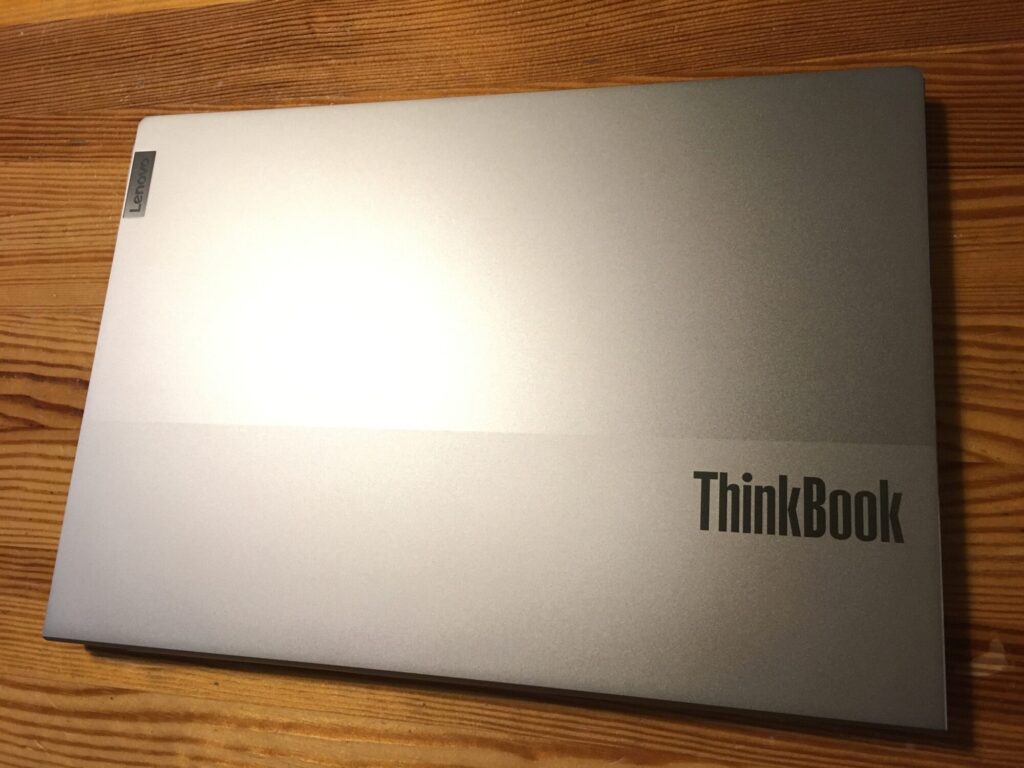 ThinkBook 13s gen2 外観 天板の画像