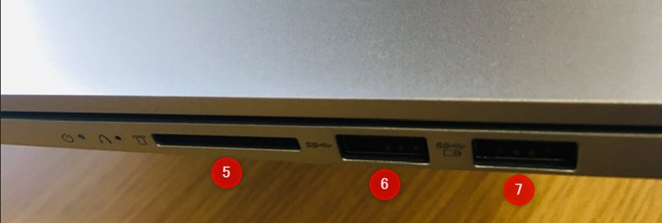 Lenovo ideapad slim 560i Pro 14のインターフェイスの写真 右側