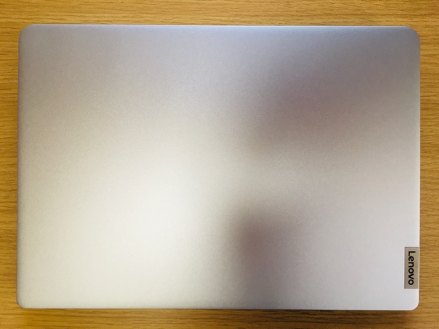Lenovo ideapad slim 560i pro 14の外観写真
